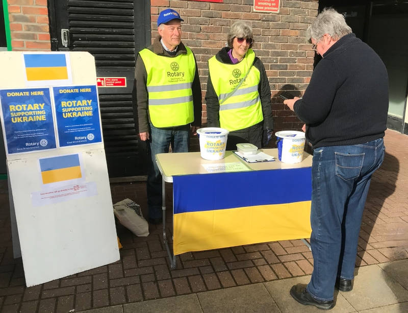 Rotary collect for Ukraine humanitarian appeal