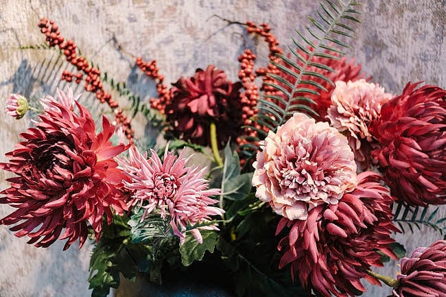 A photo of a display of flowers